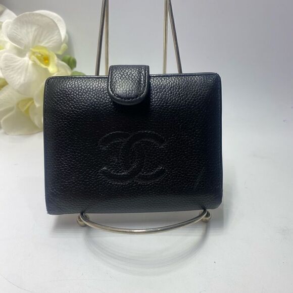 Authentic Chanel Caviar Compact Wallet Black - Picture 1 of 10